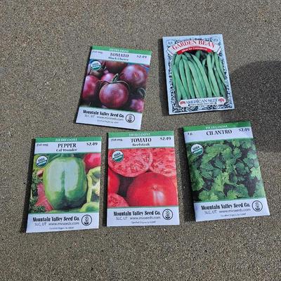 Decorative Ceramic flowerpots with seed packets and more