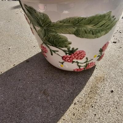 Decorative Ceramic flowerpots with seed packets and more