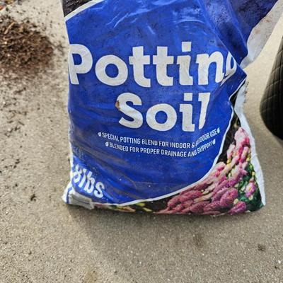 Decorative Ceramic flowerpots with seed packets and more