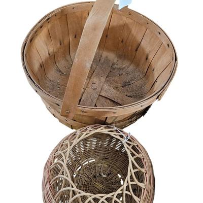 Basket Lot with Wine Rack