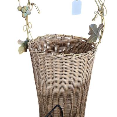 Basket Lot with Wine Rack