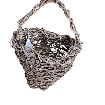 Basket Lot with Wine Rack