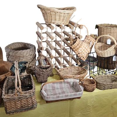 Basket Lot with Wine Rack