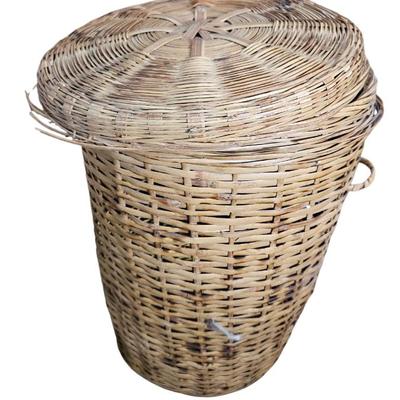 Basket Lot with Wine Rack