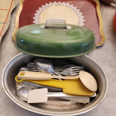 Metal Tin Toy Lot Plates Cups Kitchenware Kool-Aid Ohio Art Elaine Ends Hileman Ducky Bath Time