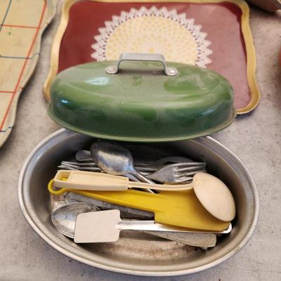 Metal Tin Toy Lot Plates Cups Kitchenware Kool-Aid Ohio Art Elaine Ends Hileman Ducky Bath Time