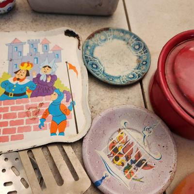Metal Tin Toy Lot Plates Cups Kitchenware Kool-Aid Ohio Art Elaine Ends Hileman Ducky Bath Time