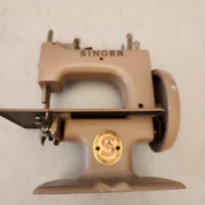 Singer Toy Sewing Machine