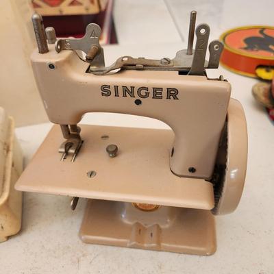 Singer Toy Sewing Machine
