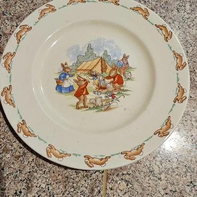 Glass serving plates, salt and pepper shakers, pampered chef food chopper, Knife set