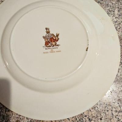 Glass serving plates, salt and pepper shakers, pampered chef food chopper, Knife set