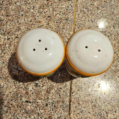 Glass serving plates, salt and pepper shakers, pampered chef food chopper, Knife set