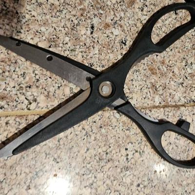 Glass serving plates, salt and pepper shakers, pampered chef food chopper, Knife set