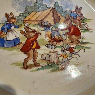 Glass serving plates, salt and pepper shakers, pampered chef food chopper, Knife set