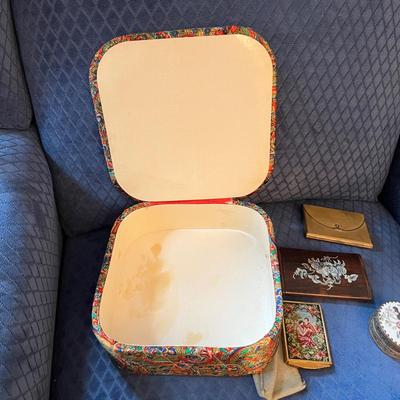 Big Lot Women's Vintage Accessories + Vanity Items