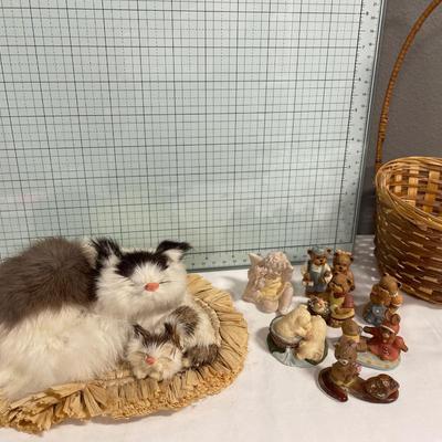 Fur kitties and mini bears