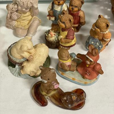 Fur kitties and mini bears