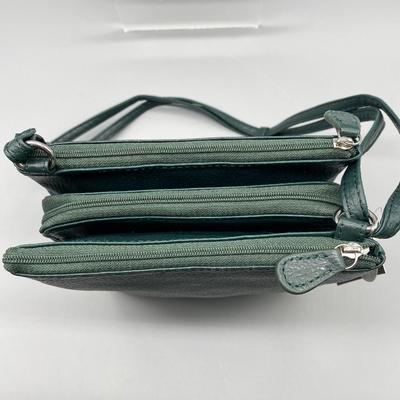 Giani Bernini Purse with tags, crossbody/ green