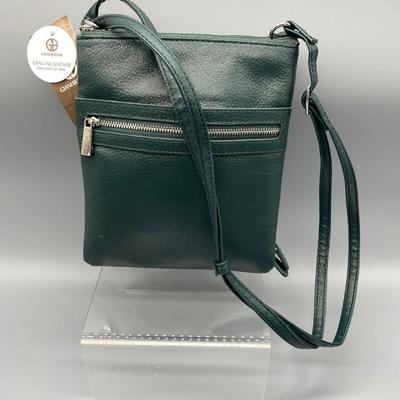 Giani Bernini Purse with tags, crossbody/ green