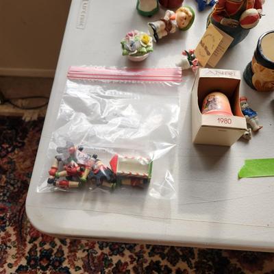 Collectibles lot of Small Figurines Occupied Japan, German Barometer