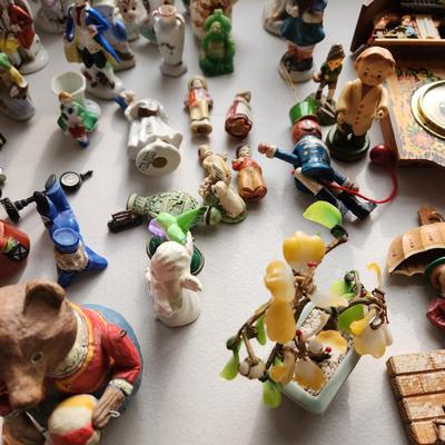 Collectibles lot of Small Figurines Occupied Japan, German Barometer