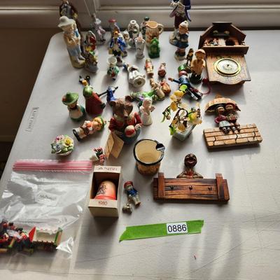 Collectibles lot of Small Figurines Occupied Japan, German Barometer