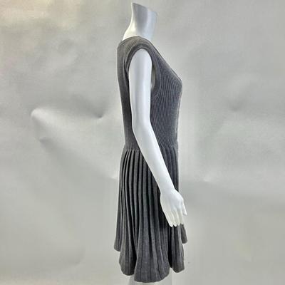 447 CHANEL Gray Pleated Knit Dress Size 44