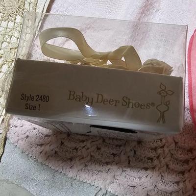 Large assortment of Vintage baby cloths - Baby blanket