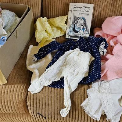 Large assortment of Vintage baby cloths - Baby blanket