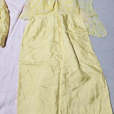 Large assortment of Vintage baby cloths - Baby blanket