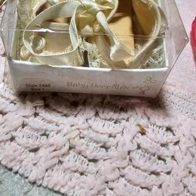 Large assortment of Vintage baby cloths - Baby blanket