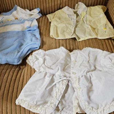 Large assortment of Vintage baby cloths - Baby blanket