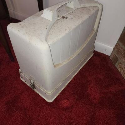Deluxe sewing machine