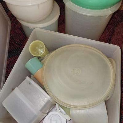 Tupperware lot