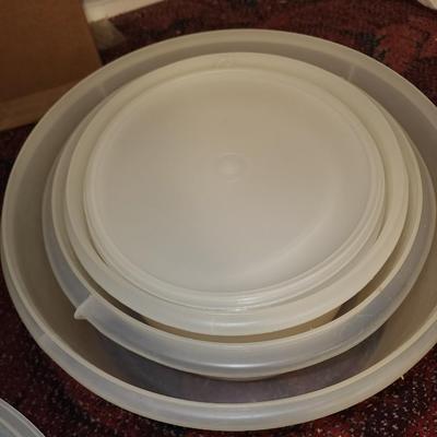 Tupperware lot