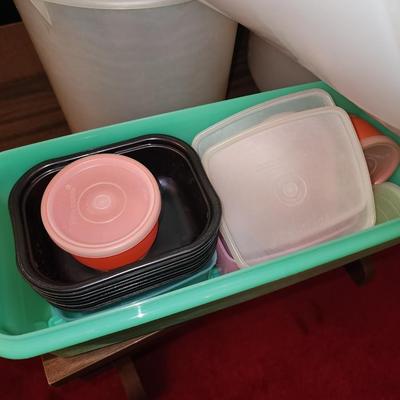 Tupperware lot