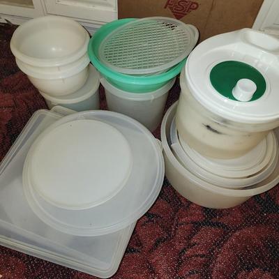 Tupperware lot