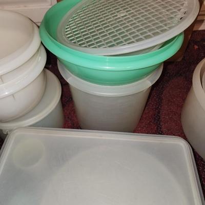 Tupperware lot