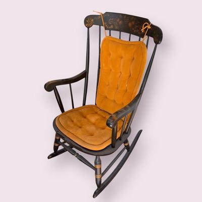 Nicholas & Stone Wooden Rocking Chair (DR-DZ)