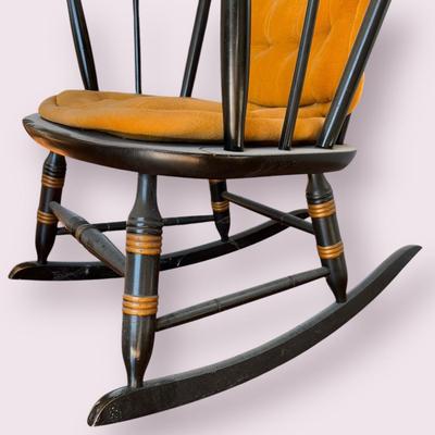 Nicholas & Stone Wooden Rocking Chair (DR-DZ)