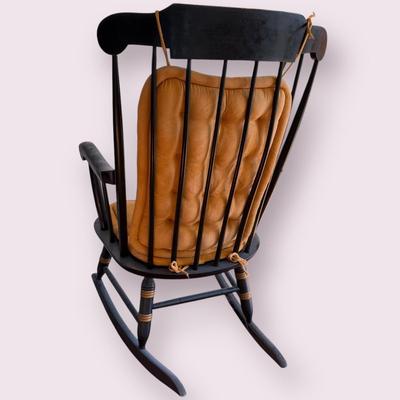 Nicholas & Stone Wooden Rocking Chair (DR-DZ)