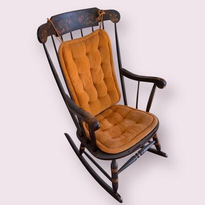 Nicholas & Stone Wooden Rocking Chair (DR-DZ)
