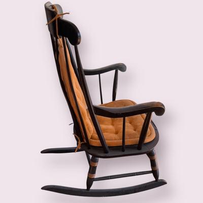 Nicholas & Stone Wooden Rocking Chair (DR-DZ)