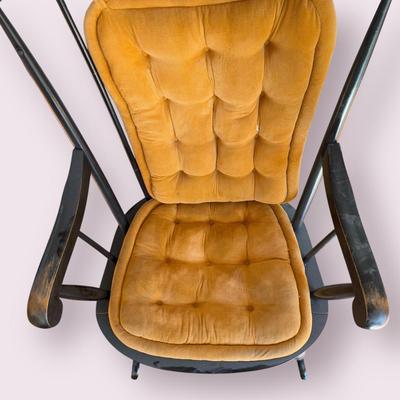 Nicholas & Stone Wooden Rocking Chair (DR-DZ)