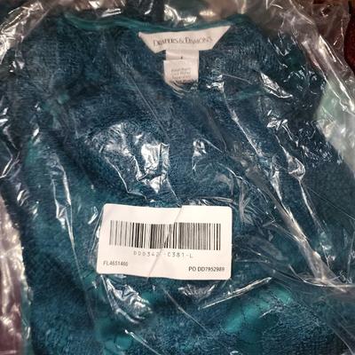 8 pieces of brand new clothing.