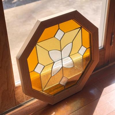 Octagonal Stained Glass Window (LR-DZ)