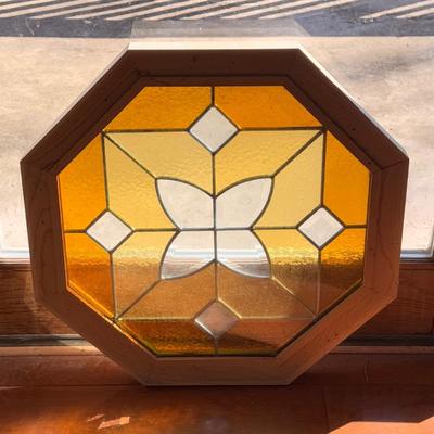 Octagonal Stained Glass Window (LR-DZ)