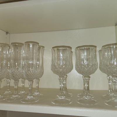 Set of crystal goblets and flutes