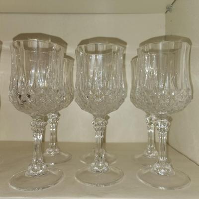 Set of crystal goblets and flutes