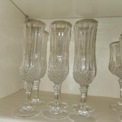 Set of crystal goblets and flutes